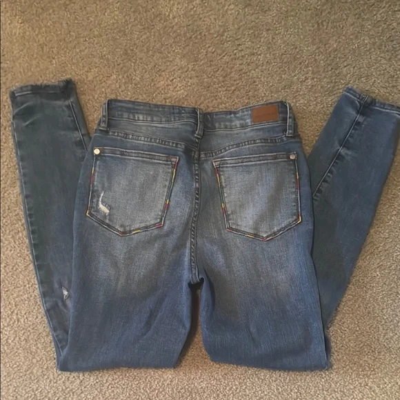 Judy Blue Distressed Blue Jeans Sz 5/27 - Picture 2 of 7